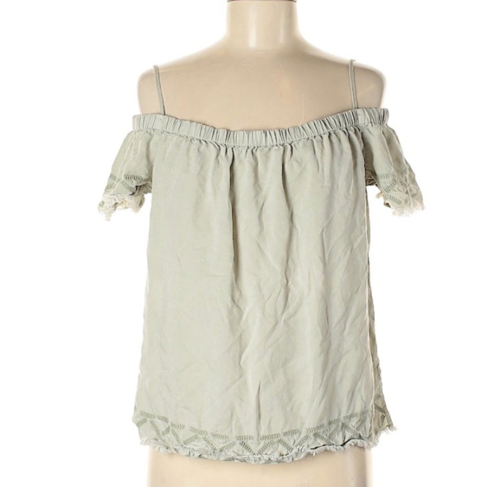 Cloth and Stone off the shoulder shirt